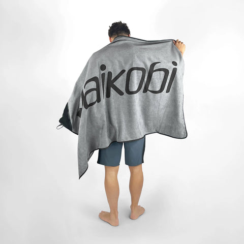 Vaikobi - Beach Towel with Zip Pocket